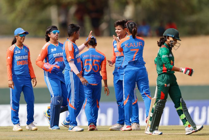  IND W have restricted BAN W to 80 runs in the Semis. 📹 Credits: Twitter/BCCIWomen