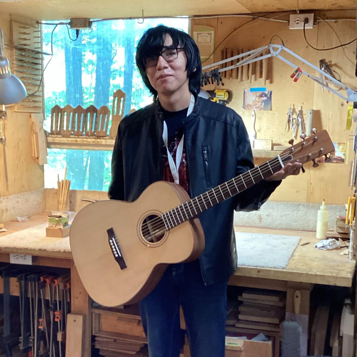 Congratulations to Keyser Keeper, who lives in #Pikangikum, in northern Ontario for his beautifully built guitar! 

This #Guitar-Making Residency is supported and funded by <a href="/Indspire/">Indspire</a> River to Success Program and Grit Laskin. 

2nd photo | Sergei de Jonge, #luthier w/Keyser.