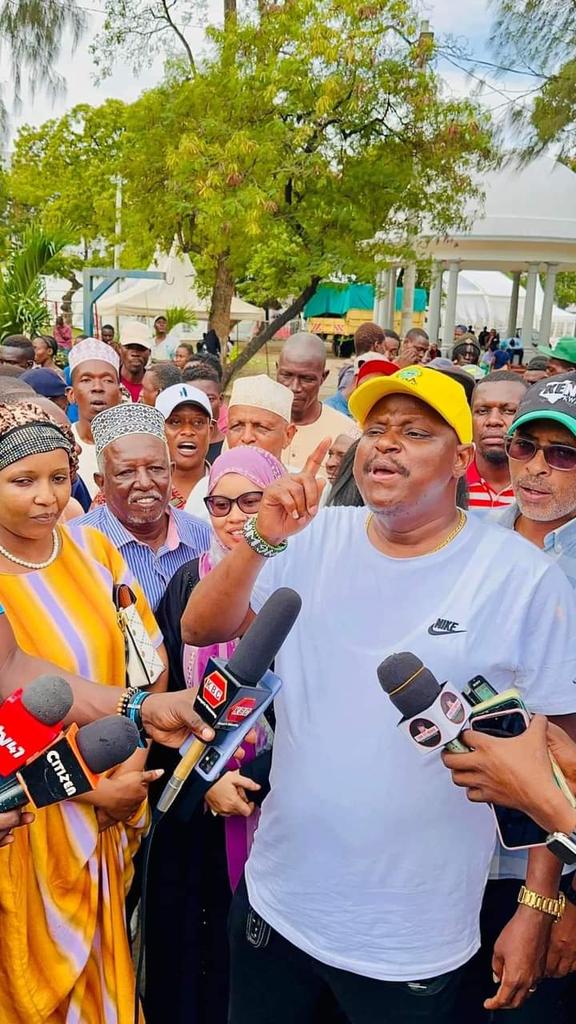 wambua27's tweet photo. Since independence,1963 Mombasa has never had Secretary General from Ruling Party.
Thank you @WilliamsRuto for the trust you have bestowed on @HassanOmarH and having him at the helm of the @UDAKenyaParty as SG.
Wawa
UDA SG 001
Mutungwa Uda Çhàirman.
#Djmo
#mpesa
#chapo https://t.co/0XoSUhDzrw