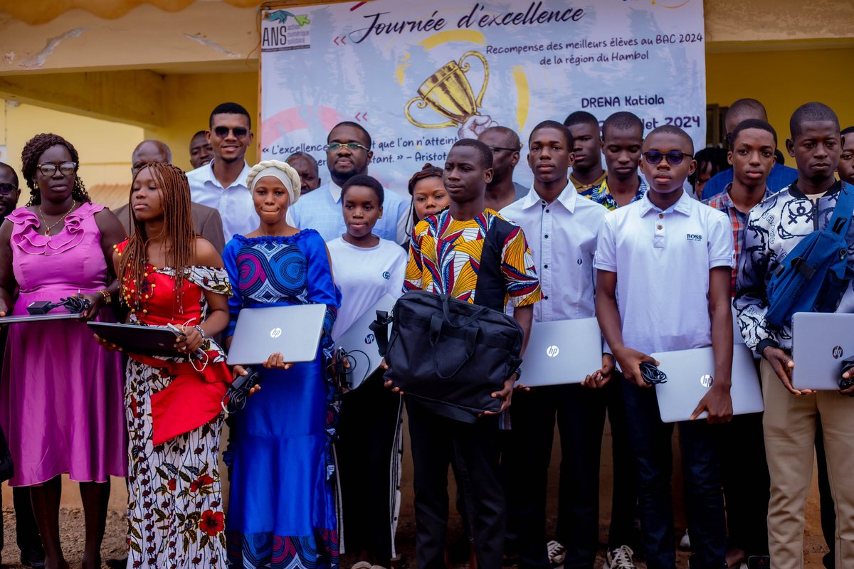 Nabehe_Soro's tweet photo. #ExcellenceHambol
Samedi dernier, avec les ami(e)s de l’ @OngGiveSmiles , nous avons récompensé les meilleurs admis au BAC 2024 de la région du #Hambol.
Chaque lauréat a reçu un ordinateur portable de la part de notre partenaire #ANS.
Célébrons l’excellence🎉
#NS🌞 #CIV225 https://t.co/Bk0N8EGv9C