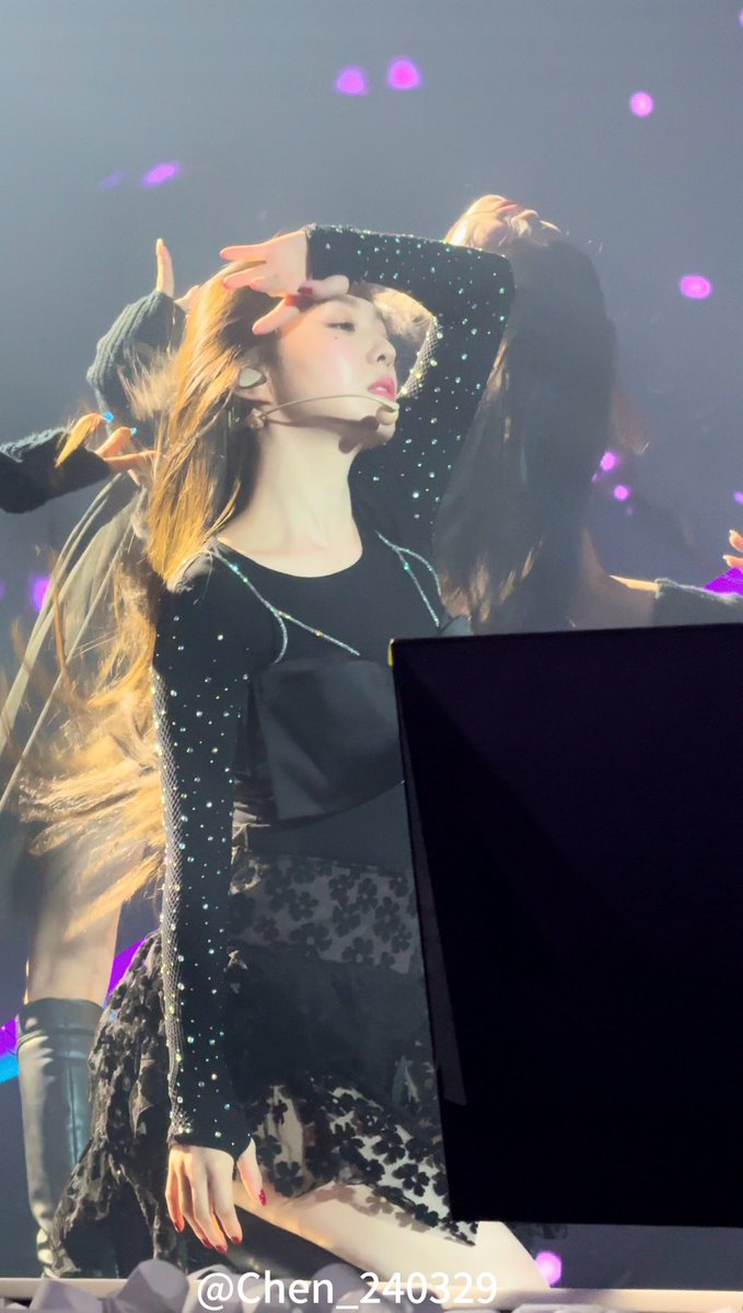 Chen_240329's tweet photo. 😭🫶🏻😭 미쳤어
#아이린
#IRENE https://t.co/GUC3bkRQyE
