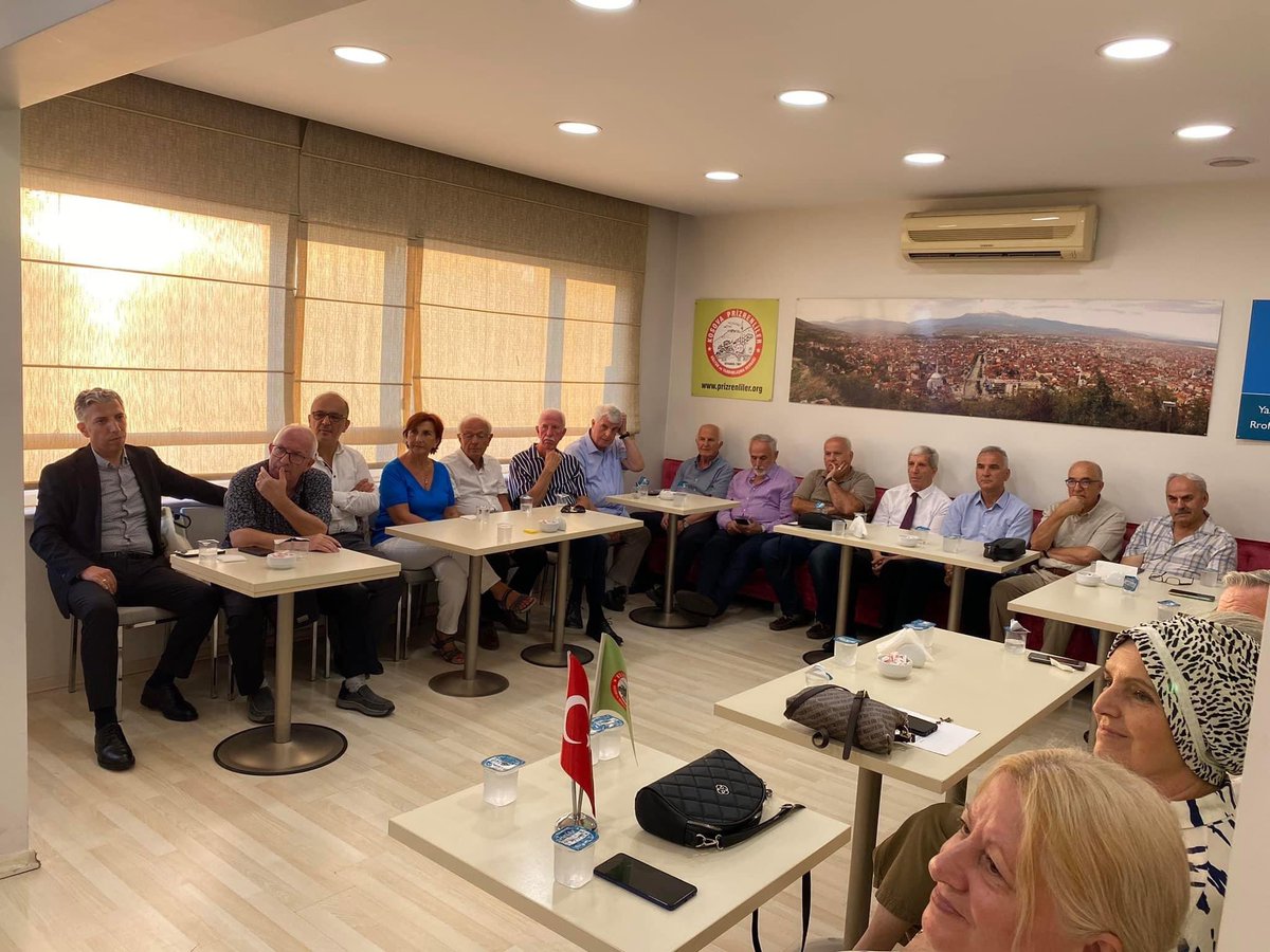 kosderplatform's tweet photo. KosovaDerneklerPlatformu olarak Kosova İstanbul Başkonsolosu Suzan Novoberdaliu,Arnavutluk İstanbul Başkonsolosu Armand Shandro veKuzey Makedonya İstanbul Başkonsolosu İdris Fazlioski’yi,dernek merkezinde misafir ettik. Değerli başkonsoloslarımıza ziyaretleri için teşekkür ederiz https://t.co/8VgmRZO2le