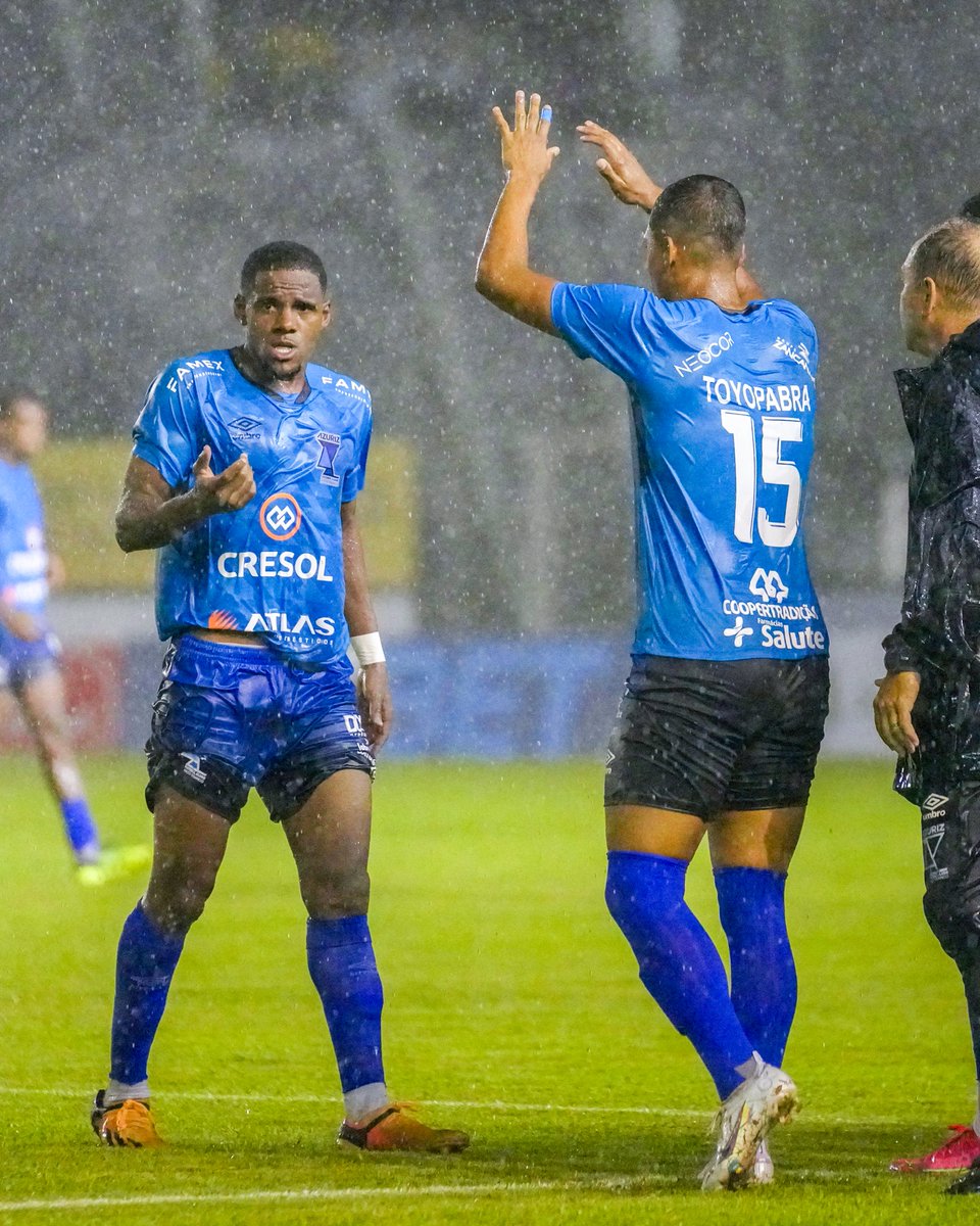 Gabriel Richvicki assina seu primeiro contrato profissional com o Azuriz!

Volante é destaque da equipe na campanha do Paranaense Sub-20 e nesse ano chegou a estrear pela equipe profissional em partida contra o FC Cascavel pelo Campeonato Paranaense. 

#AzurizFC