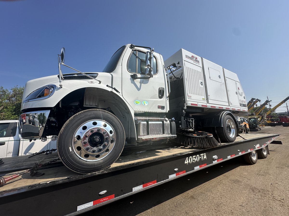 HoffmanEquip's tweet photo. Oh look what came into the yard...and already left to go to it's new home!
Stewart-Amos Sweeper Company's STARFIRE S-4c SWEEPER!
• Highly Productive Performance
• Rugged and Reliable
• Extremely Maneuverable
• Effectively Simple

Want one? Give us a call at 732-752-3600 https://t.co/TKRVZkejpO