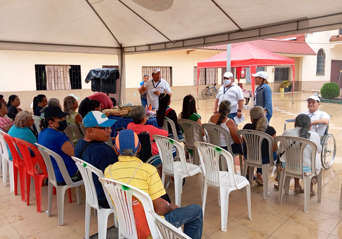 ElOroCJ's tweet photo. #AHORA | En el parque central de la parroquia #Barbones, cantón #ElGuabo, los servidores judiciales de @MediacionCJ de El Oro, socializan las ventajas de solucionar los conflictos a través del diálogo. https://t.co/KW5AS7mSpf