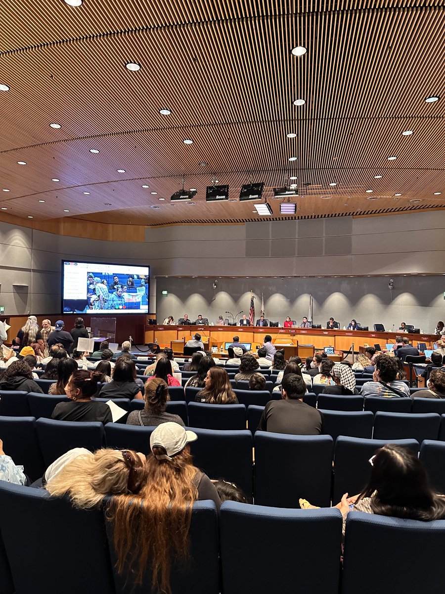 AmadorReyes6's tweet photo. You’ve heard from communities all over the air basin, San Bernardino, San Pedro, East LA, Buena Park and many others. They all want rail yard air pollution regulated. Pass the #ISR for freight rail yards today and immediately work on passing a #PortISR @SouthCoastAQMD https://t.co/KUCSvcxntd