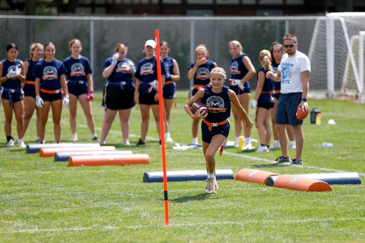 BearsOutreach's tweet photo. Yesterday, #DaBears hosted a Monster Flag Clinic for Rolling Meadows &amp; Prospect High School's first ever girls flag football teams with help from former Bears CB Ray McElroy.
#ThisIsHSFootball https://t.co/c5LQzL1Ysm