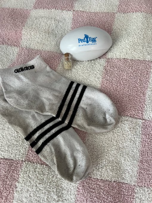 If you want a pair of stinky socks or foot dust, there&rsquo;s still time before i head to the post office<a href="/tag/findom"class="tags"><span>#findom</span></a>