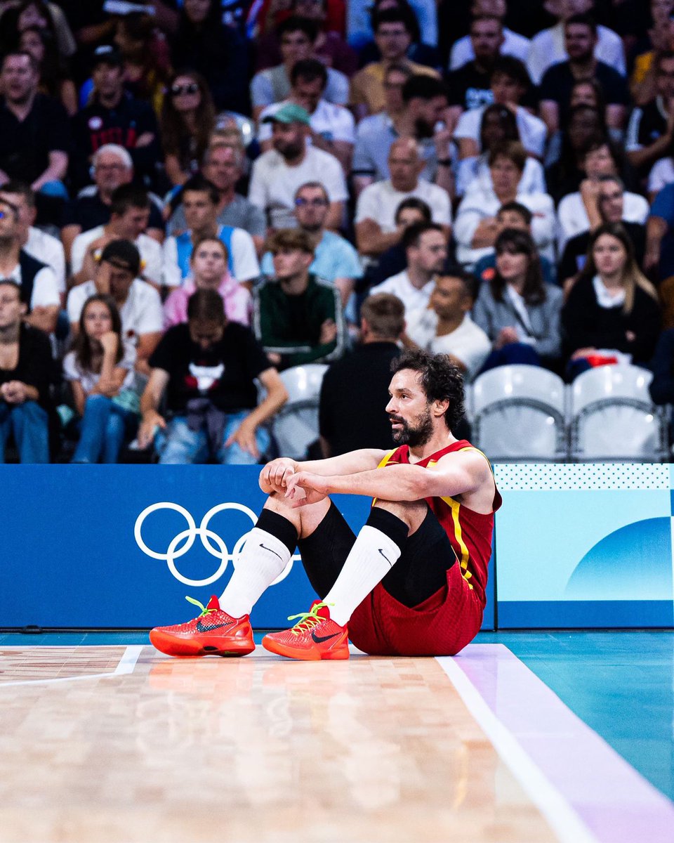 Terminan los JJOO para nosotros. 
El que lo da todo, puede cometer errores, pero tiene la conciencia tranquila por haberse vaciado. 
Orgulloso de todo el equipo. 
#LaFamilia ❤️🏀