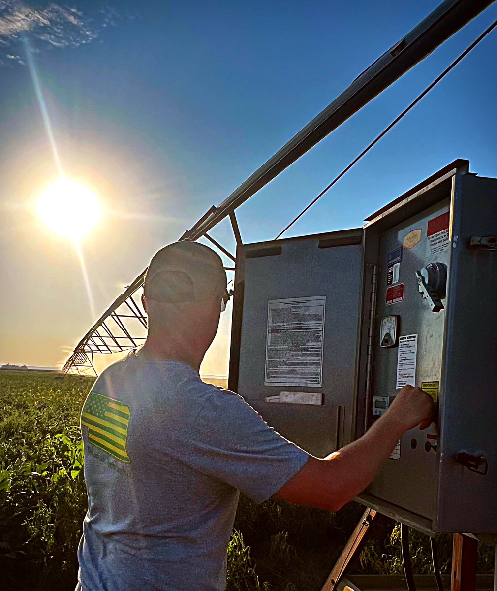 Easynewz's tweet photo. Meet our second #CreatorOfTheWeek @Qconnealy19 ! See 🔗 in bio to learn more about this 5th generation farmer embracing technology in Nebraska! https://t.co/KRc3P9WhhK