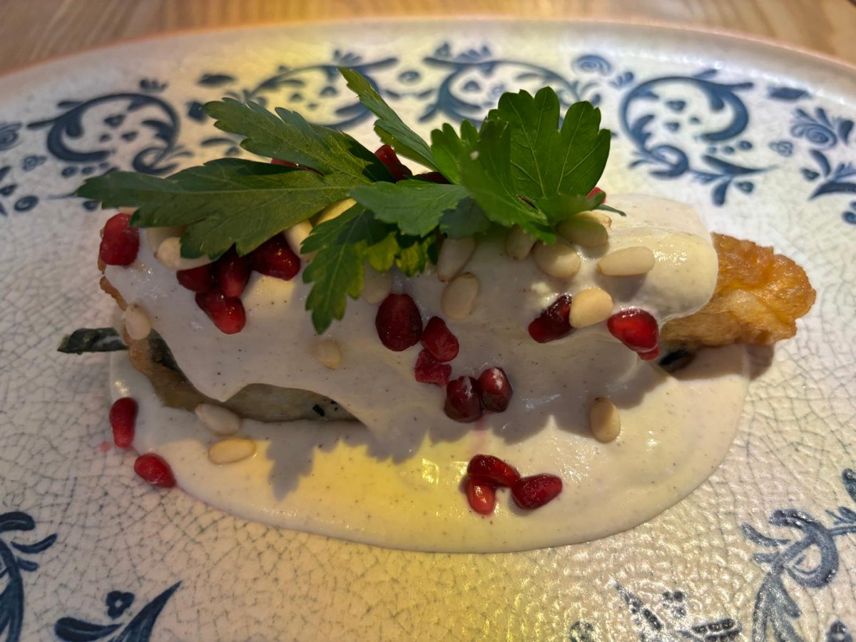 Lo volví a comprobar, Chicahualco, uno de los mejores restaurantes mexicanos en París. Deliciosa degustación de  mole, chile en nogada y aguachile tatemado. ¡Felicidades a <a href="/MercedesAhum/">Mercedes Ahumada / Conférencière</a>! y no se pierdan una excelente experiencia gastronómica con los auténticos sabores de 🇲🇽