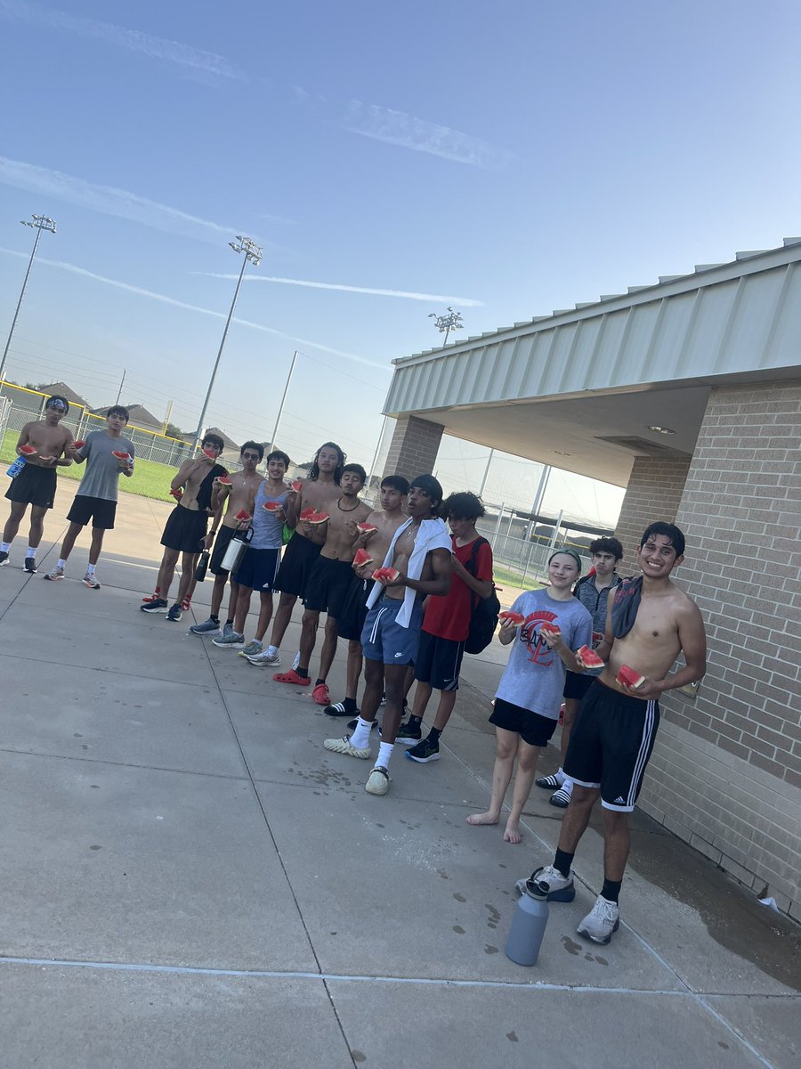 CyLakesXC (@cylakesxc) on Twitter photo Nothing beats fresh cold watermelon after a long run and hard workout! <a href="/lakes_athletics/">Cypress Lakes Athletics</a> #SAC Nothing beats fresh cold watermelon after a long run and hard workout! <a href="/lakes_athletics/">Cypress Lakes Athletics</a> #SAC