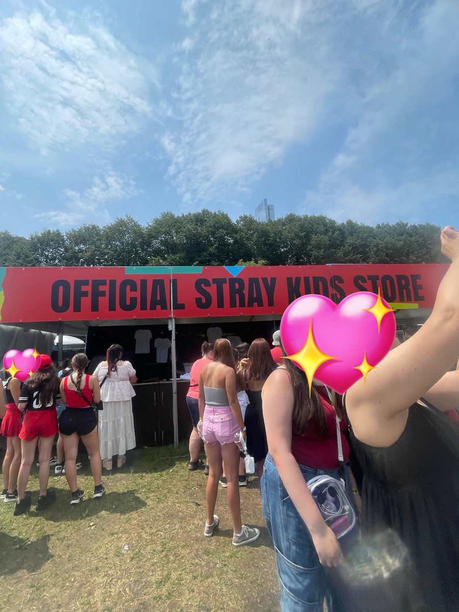 Lee Know tweet media