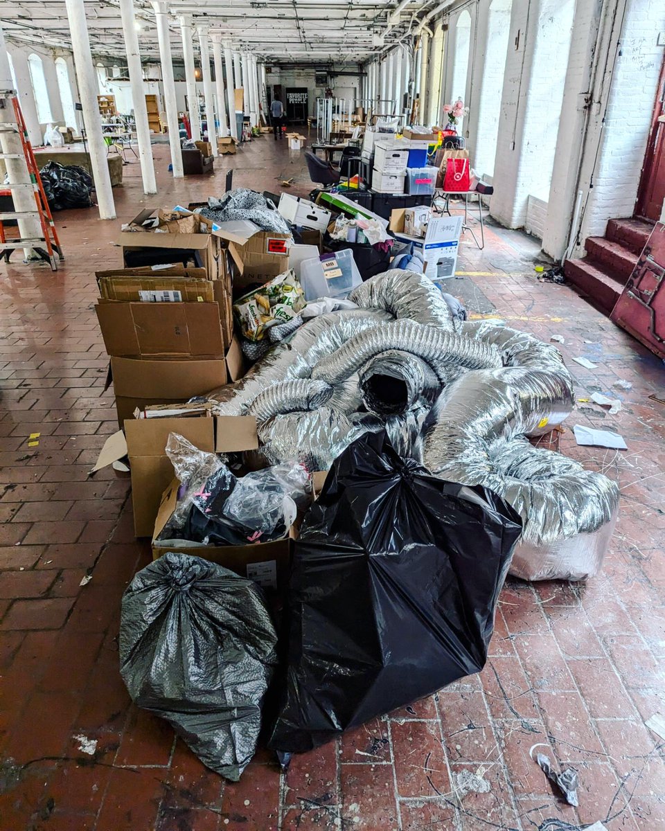 metzart's tweet image. There's no one else in the world that I would want to spend the day hauling trash in the summer heat with. Thank you for doing all of the unglamorous producing tasks with me, Matt Miller. 

#producing #queensofthedead #vanishingangle