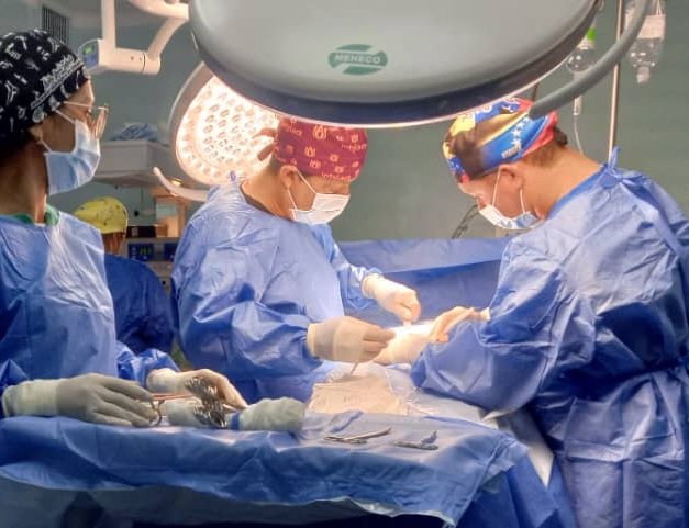 #02Ag.// Turnos quirúrgicos en <a href="/Hspital_SS/">Hospital Nuestra Sra.de la Caridad</a> de la mano de un gran equipo de Médicos Especialistas, gracias a nuestro <a href="/NicolasMaduro/">Nicolás Maduro</a> <a href="/Soykarinacarpio/">Karina Carpio</a> <a href="/DraShirleySalud/">Dra. Shirley Hernández</a> <a href="/MagaGutierrezV/">Magaly Gutiérrez Viña</a> gestión de salud <a href="/Drtovar4/">Drtovar</a> y equipo.
#MujeresPorLaPaz