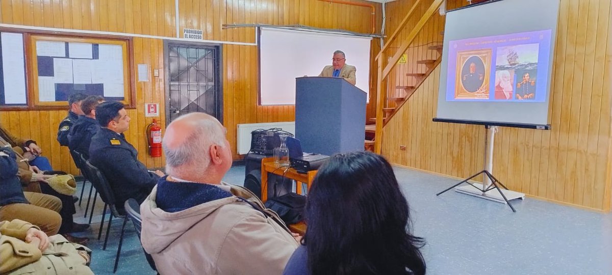 MARITGOBCASTRO's tweet photo. Durante la jornada de hoy, en dependencias de la Gobernación Marítima de Castro se efectuó la actividad cultural sobre el libro "Goleta Ancud, 162 años de deuda histórica" junto al historiador Sr. Javier Vargas Guarategua, con diversos invitados de la comunidad de Chiloé. https://t.co/NENHdgR0u1
