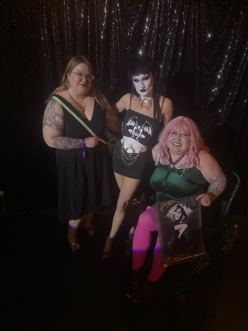 Got to meet #GottMik &amp; she suplexed the cistem right in its face! https://t.co/h1kVV1LfQ3<a href="/tag/gottmik"class="tags">#GottMik</a>