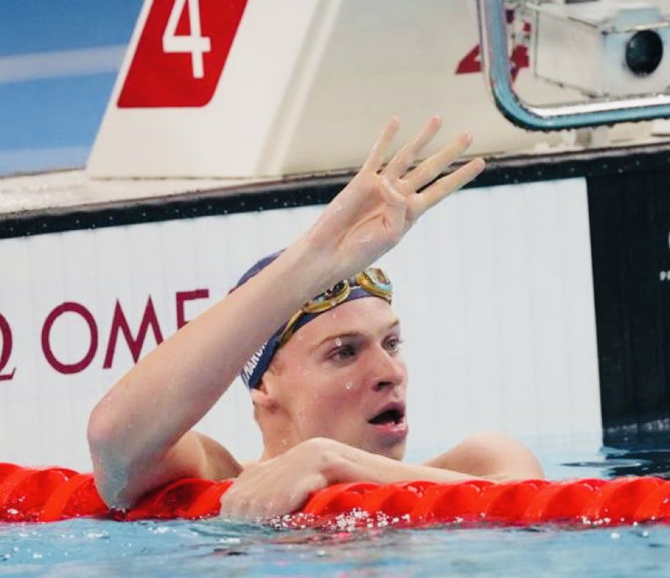 SamuelEtienne's tweet photo. Chez nous on sait apprécier un 4 à la suite, GG @leon_marchand 
🥇🥇🥇🥇 https://t.co/fDLRQau0yi