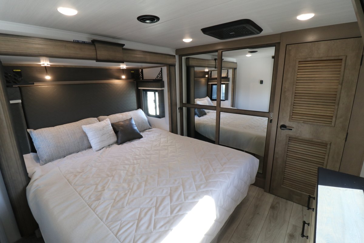 BankstonRVs's tweet photo. 🌟✨ Experience the ultimate in luxury living with this stunning fifth wheel! 🚐💨 This 2024 Keystone Montana 3123RL is not just about travel; it’s about making every moment feel special.
#LuxuryLiving #FifthWheelLife #HomeOnWheels #TravelInStyle #AdventureAwaits https://t.co/WvlisuQ0tL