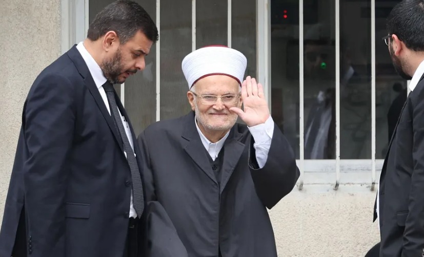 الإفراج عن سماحة الشيخ عكرمة صبري وإصدار أمر إبعاد عن الأقصى لغاية الأحد .. قابل للتجديد .. اعتقاله جاء بعد نعيه لإس__ماع__يل هnية خلال خطبة الجمعة بالأقصى.