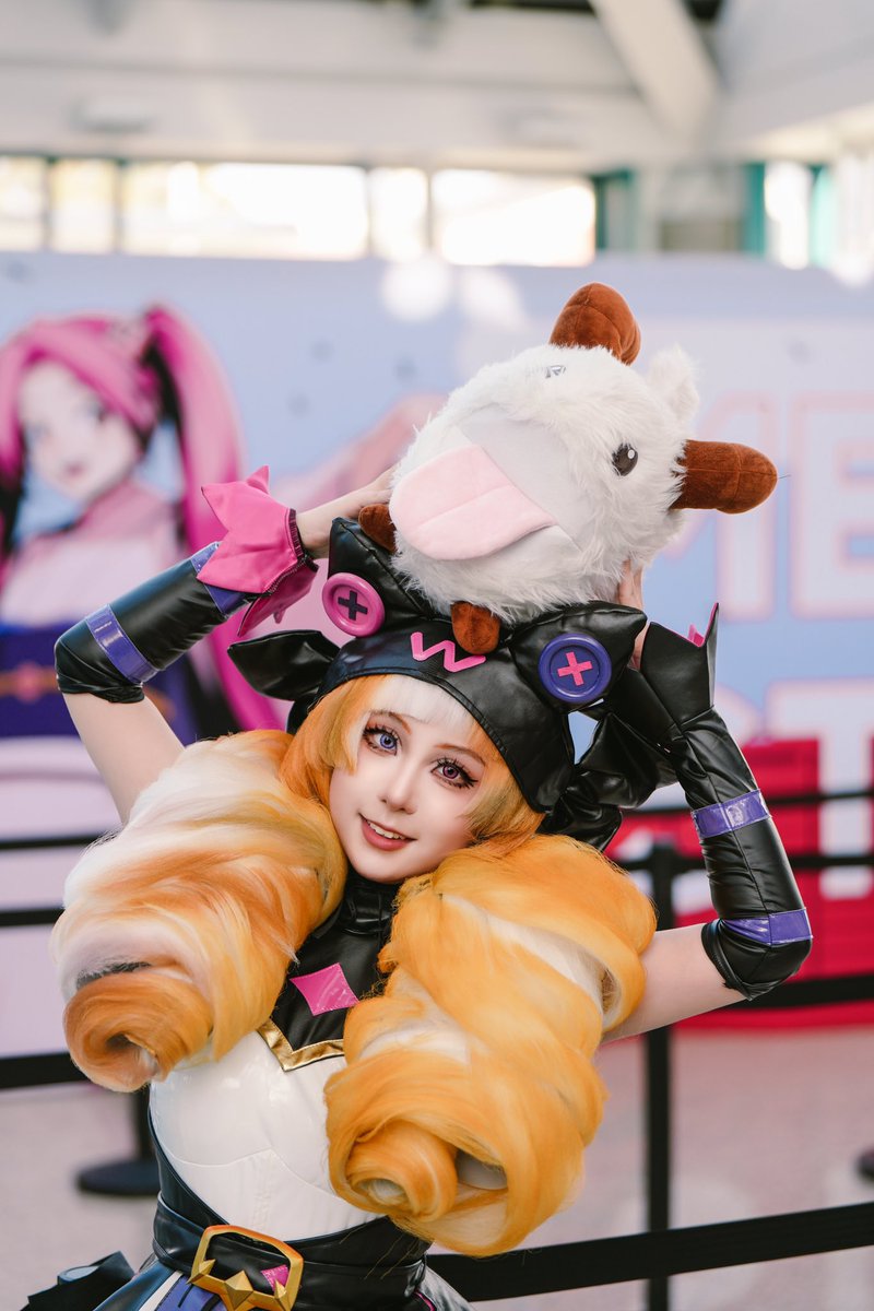 _CarolCina_'s tweet photo. ✂️

#soulfighter #LeagueOfLegendscosplay https://t.co/OcbZ9du0lT
