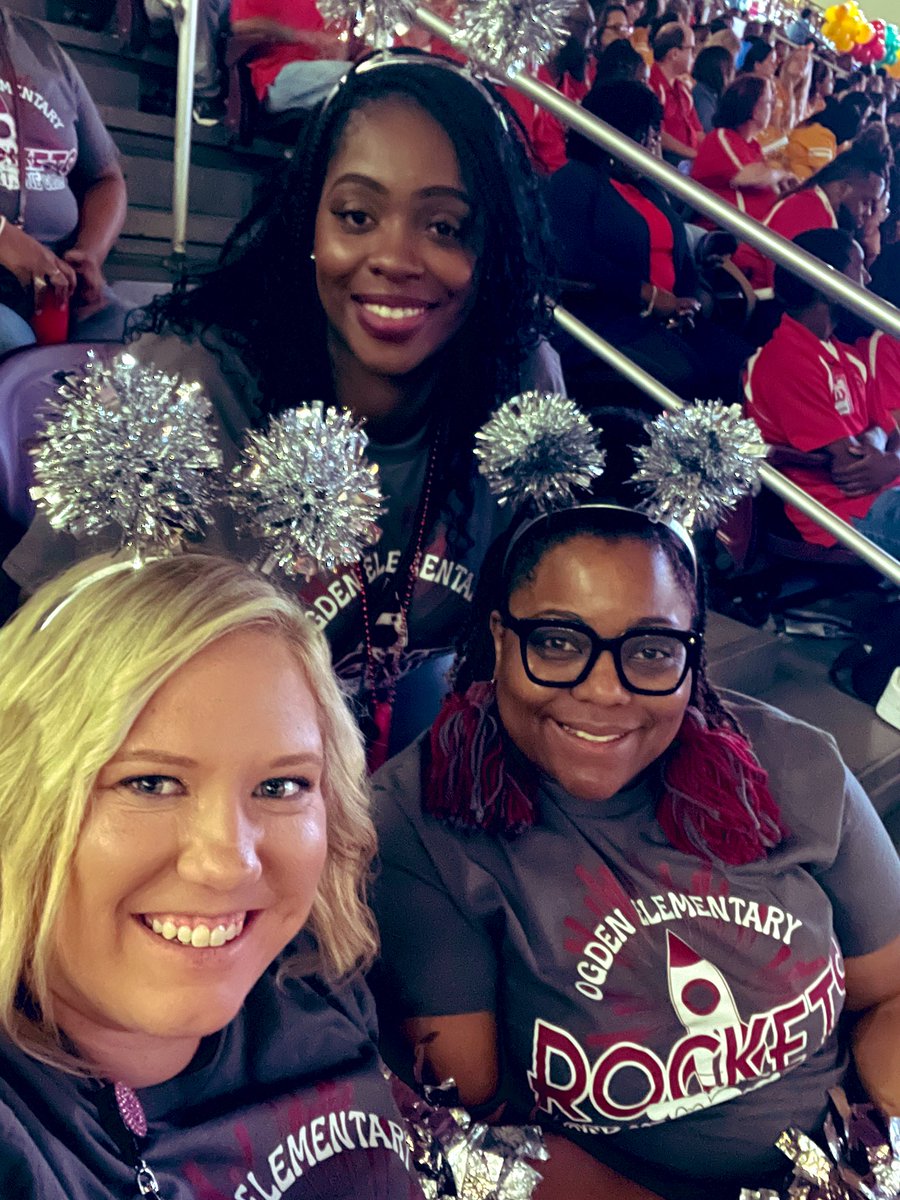 Erica4Literacy's tweet photo. #OneHeartOneGoal #AldineImpact
@OgdenES_AISD 🚀🚀 #ROCKNation @DrWynneLaToya https://t.co/3jtBLDHUXL