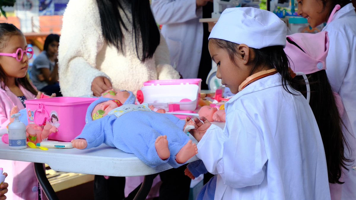 raychagoya's tweet photo. Agradezco la invitación a la inauguración de “Lugares Amigables para la Primera Infancia” (LAPIS) en el Parque Centenario Montoya. 

Este proyecto contó con la participación de la Secretaría Ejecutiva del Sistema Local de Protección Integral de los Derechos de Niñas, Niños y Adolescentes del Estado de Oaxaca, Fundación Coppel, Fundación Placemaking México, Fundación FEMSA, Servicios de Salud, Secretaría del Bienestar y Registro Civil.

Un esfuerzo interinstitucional con el objetivo de fortalecer y revitalizar los espacios públicos para las primeras infancias. 

Las niñas y niños de la Agencia de Montoya están muy contentos de recibir un parque digno para desarrollarse de una manera plena y feliz.