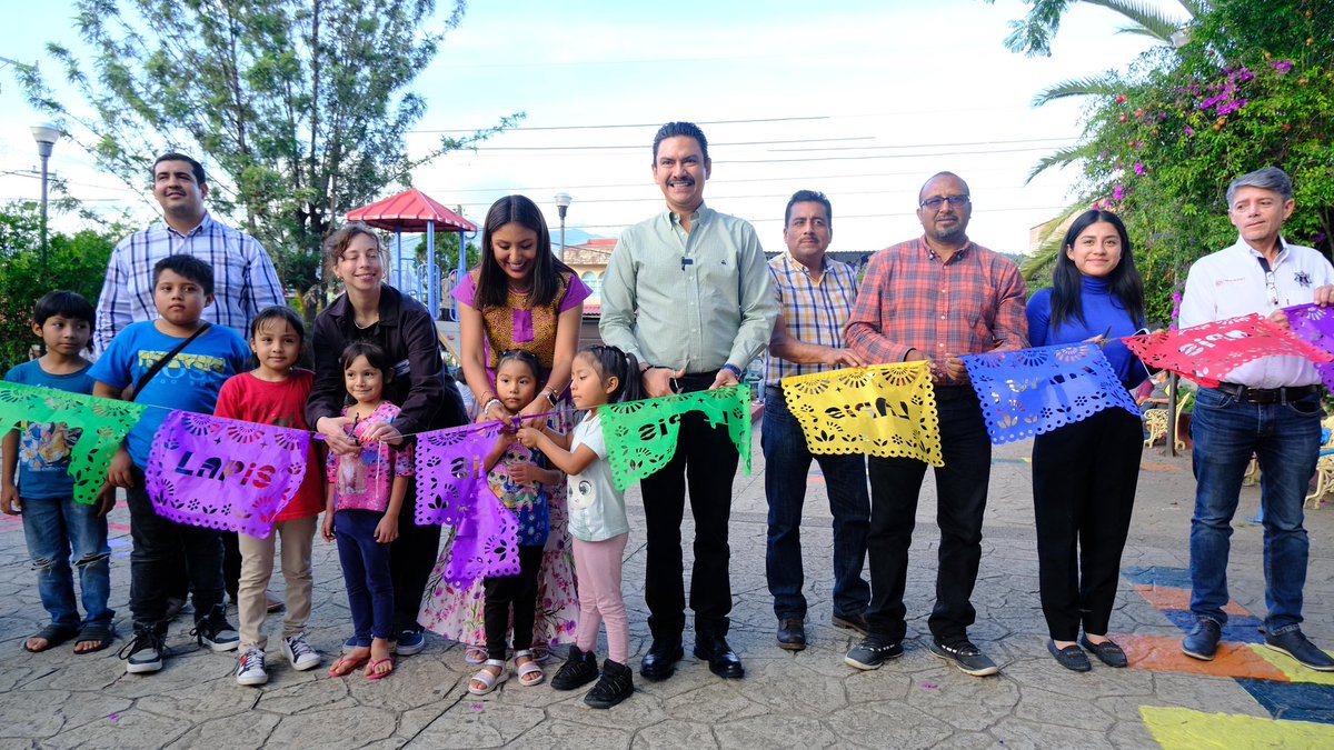 raychagoya's tweet photo. Agradezco la invitación a la inauguración de “Lugares Amigables para la Primera Infancia” (LAPIS) en el Parque Centenario Montoya. 

Este proyecto contó con la participación de la Secretaría Ejecutiva del Sistema Local de Protección Integral de los Derechos de Niñas, Niños y Adolescentes del Estado de Oaxaca, Fundación Coppel, Fundación Placemaking México, Fundación FEMSA, Servicios de Salud, Secretaría del Bienestar y Registro Civil.

Un esfuerzo interinstitucional con el objetivo de fortalecer y revitalizar los espacios públicos para las primeras infancias. 

Las niñas y niños de la Agencia de Montoya están muy contentos de recibir un parque digno para desarrollarse de una manera plena y feliz.