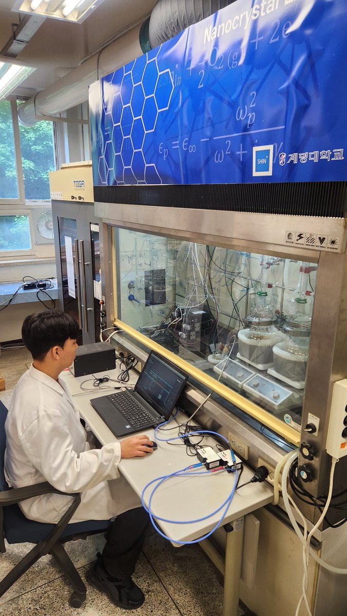 ShinHumCho's tweet photo. 2024 Semiconductor Nanocrystal Summer School. Hands on field testing automated reaction engineering prototype. PLC setup with students at Keimyung University. Seen some fabulous semiconductor fab facilities in the industry. But we are slowly getting there with the inspiration. https://t.co/IHZCxpzjjn