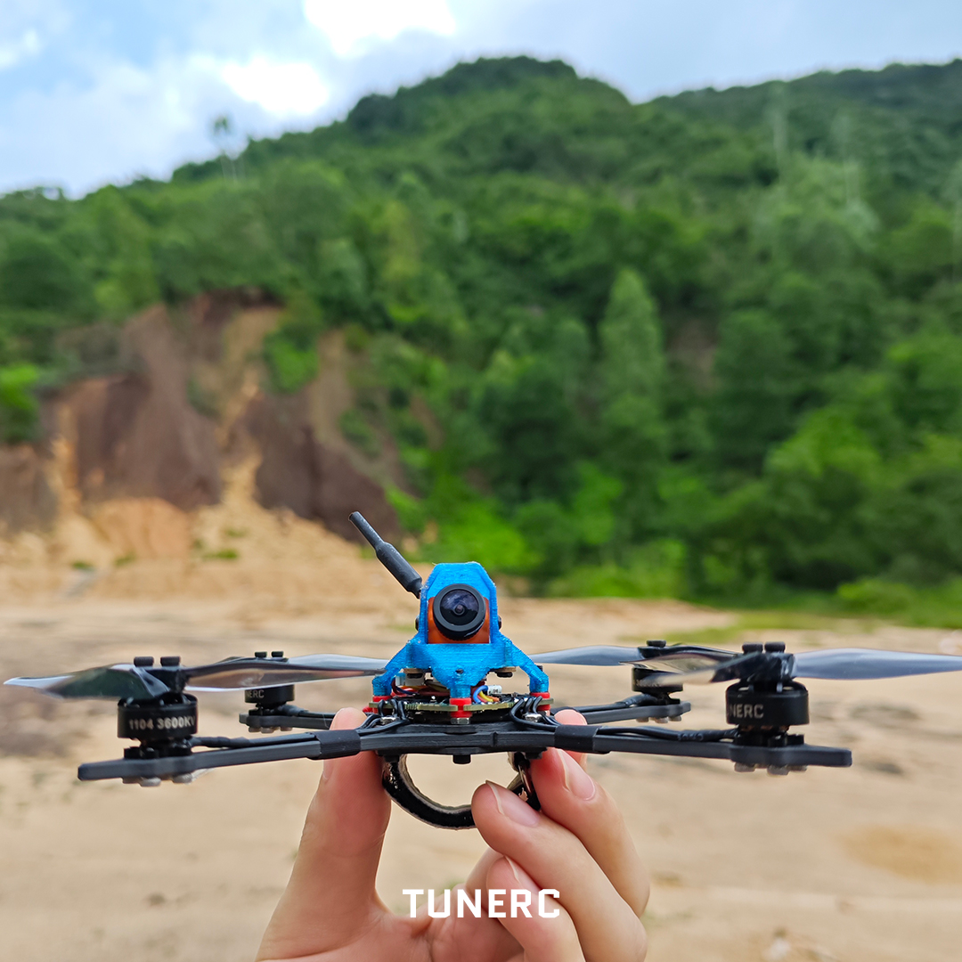 tunerc_hobby's tweet photo. アナログバージョン3.5インチ3セル爪楊枝機
軽快、速い飛行フィールが最高です。
機体構成
弊社の3.5インチフレーム、1104 3600kvモーター、Poly F405 2S-4S AIO、HQ 3.5x2.5x3、Tattu 3s 450mah バッテリー
https://t.co/k4bHBTQEFa
#tunerc #fpv #fpvaddiction #fpvlife #fpvfreestyle https://t.co/PpNPHpcpVN