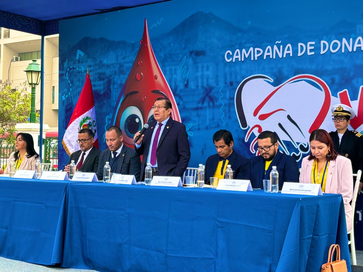 AdventistasUPN's tweet photo. Eduardo Salhuana, Presidente del Congreso de la República, agradece y felicita a la Iglesia Adventista🇵🇪 y la @UPeUOficial por el proyecto #VidaPorVidas. “Ustedes son un ejemplo. Gracias por este acto solidario de los jóvenes adventistas”, destacó.🩸 #MisiónCaleb 🖐️@congresoperu https://t.co/PH31fTAhCl