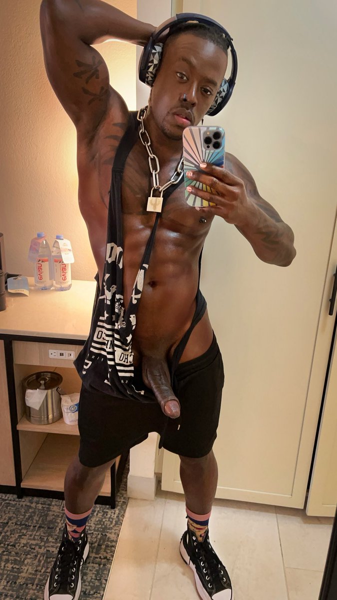 AvatarAkyiaXXX's tweet photo. 24 Days until my Birthday 🎈 Now who wants some Sweat Gym Dick⁉️ https://t.co/R77GE52A7k