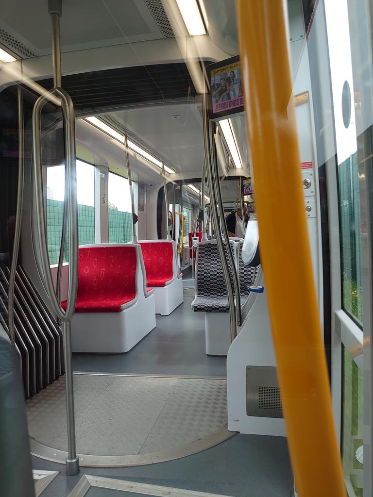 Negen reizigers halverwege de middag in lijn 25 naar <a href="/Gem_Uithoorn/">Gemeente Uithoorn</a>. #duregrap #60mio <a href="/Vervoerregio/">Vervoerregio</a>