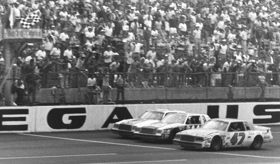 RStokan48632's tweet image. Rookie Ron Bouchard won the 1981 Talladega 500 43 years ago today. 🏁
He came from third place on the last lap and beat Darrell Waltrip and Terry Labonte to the line in a three-wide finish.
It was his first Winston Cup win.
🏁
#LightningStrikes #Supe