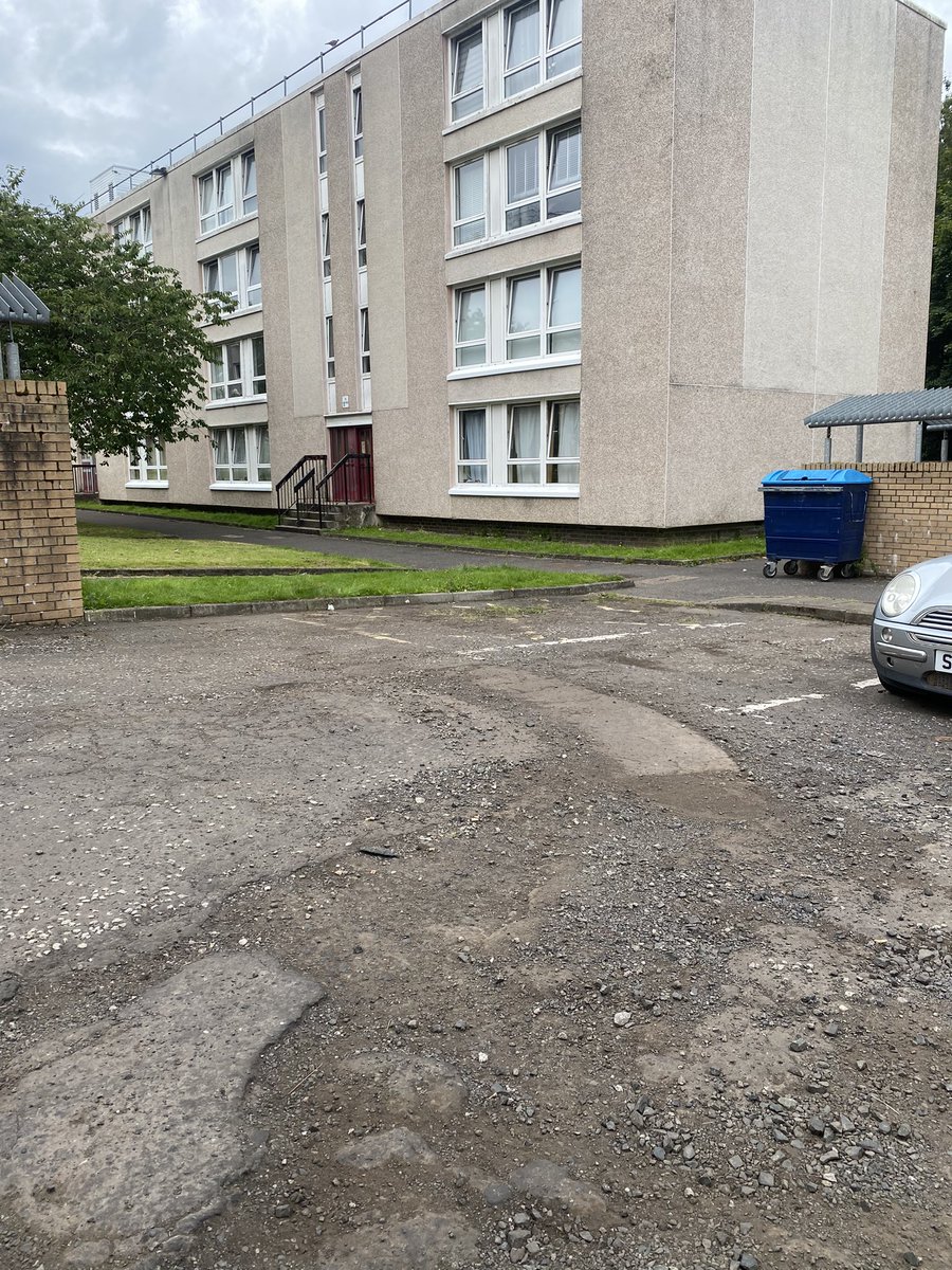‘The squeaky wheel gets the oil’ 
Finally this pallet containing unused soil has been removed. An unsightly feature for months. Hopefully it’ll now be easier for <a href="/GlasgowCC/">Glasgow City Council</a> to navigate, when empty bins. Thanks to <a href="/GlasgowHousing/">Wheatley Homes Glasgow</a> for facilitating. #maryhill #Glasgow