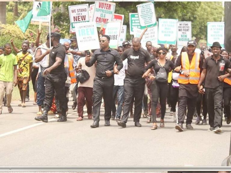THISDAYLIVE's tweet photo. Protesters Vow Not to Rest Until Demands Are Met. Yinka Kolawole in Osogbo As the ten-day #EndBad GovernanceProtest enters day two, residents of Osun State, again stormed the streets of Osogbo to press home their demands from the government.The https://t.co/ykp8KiYKCL https://t.co/t8L9qFsqV6