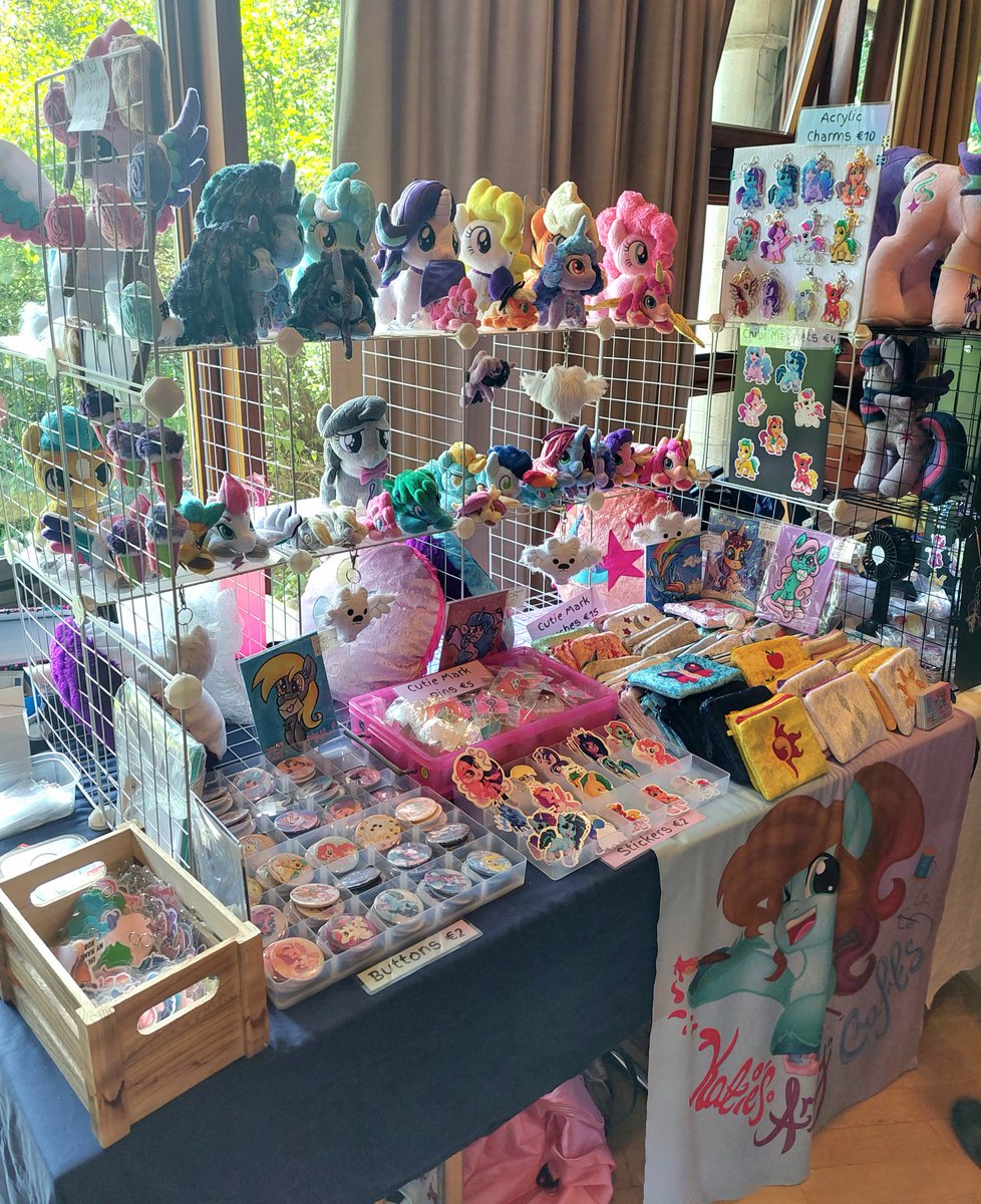 katiecoolchic's tweet photo. Can't believe it has almost been a week since my first @gala_con and what a wild experience it was!! 😵

I'm so so grateful for the opportunity to vendor! Thank you to everyone who stopped by my stall! 

Beyond amazed my Canni chibi plush went for €1000 in the charity auction!! https://t.co/uLeNJyLf2T