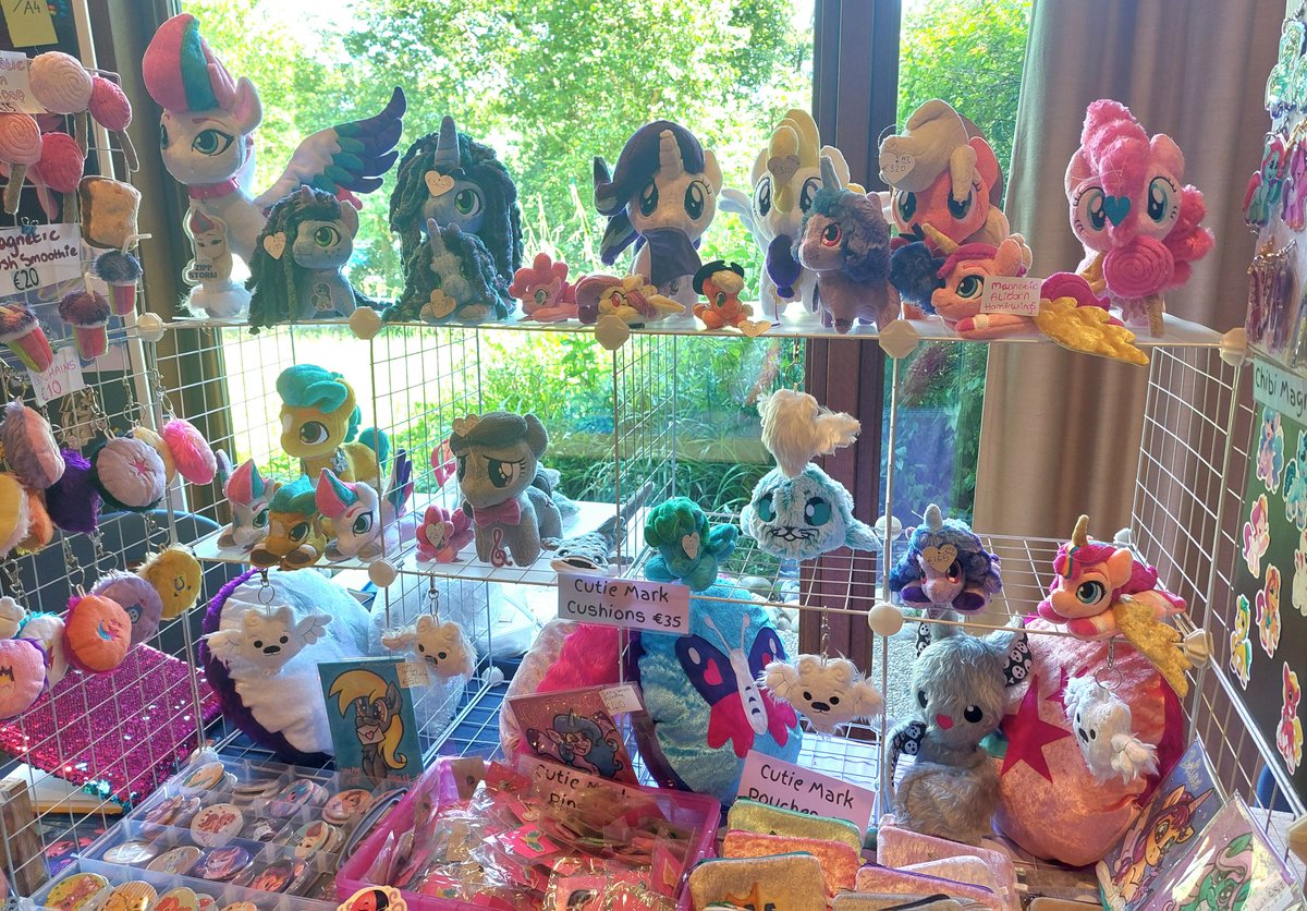 katiecoolchic's tweet photo. Can't believe it has almost been a week since my first @gala_con and what a wild experience it was!! 😵

I'm so so grateful for the opportunity to vendor! Thank you to everyone who stopped by my stall! 

Beyond amazed my Canni chibi plush went for €1000 in the charity auction!! https://t.co/uLeNJyLf2T