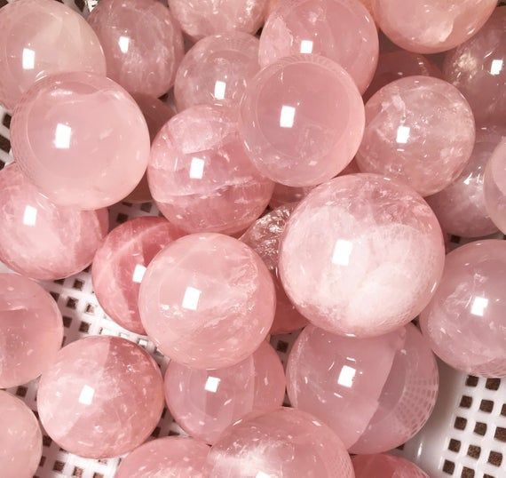 junqlng's tweet photo. #suosaku prompt

"Rose quartz, they say it's a symbol of love and trust. And with this pendant, I wanna tell you that you are the one who has bring love to me. My Haruka, you teach me how to trust in love again. Just with your presence, you ereased all my pain. - https://t.co/oLiQI2HFV2