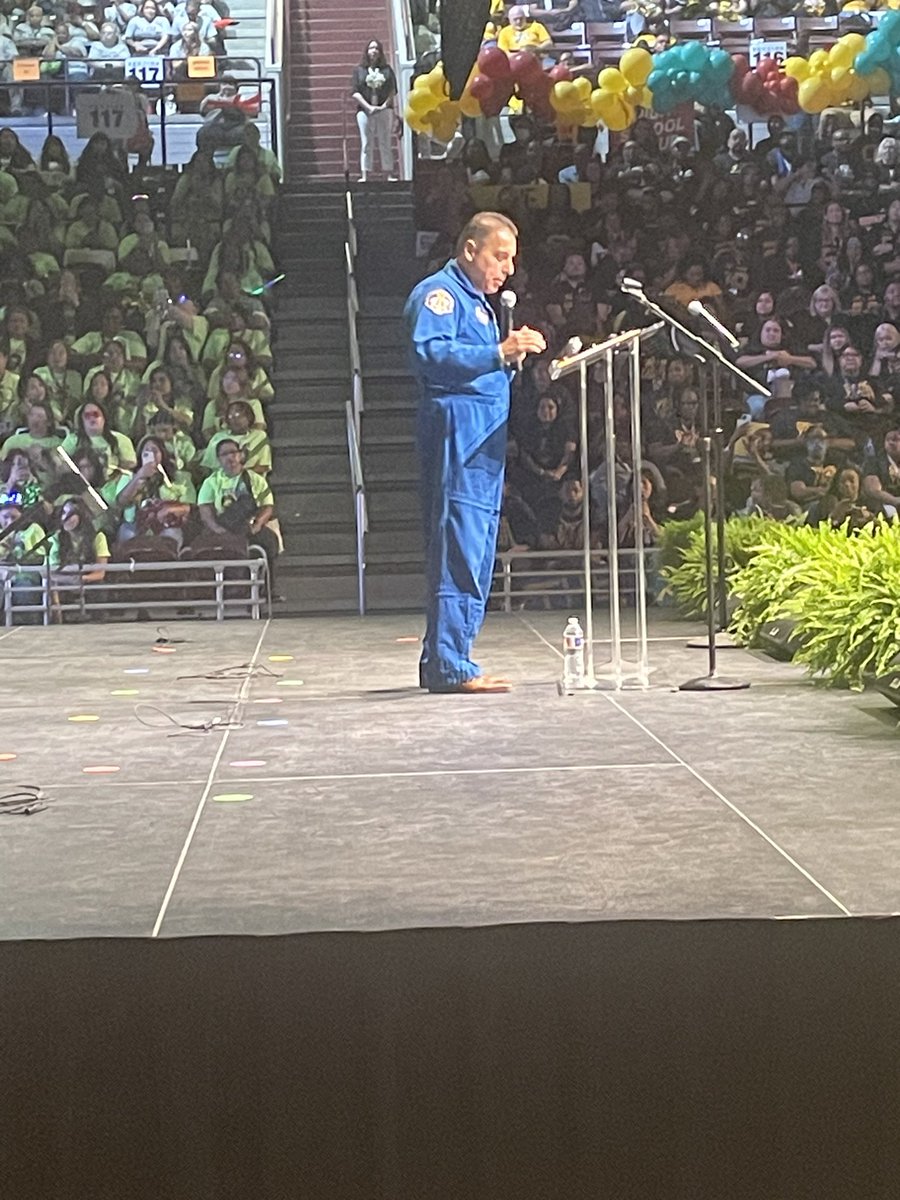 cmdrmarcharris's tweet image. Had the great pleasure to hear Astronaut Jose Hernandez from the movie A Million Mikes Away. He spoke at Aldine ISD Convocation!!!!! #AldineImpact @AldineISD @AldinePolice