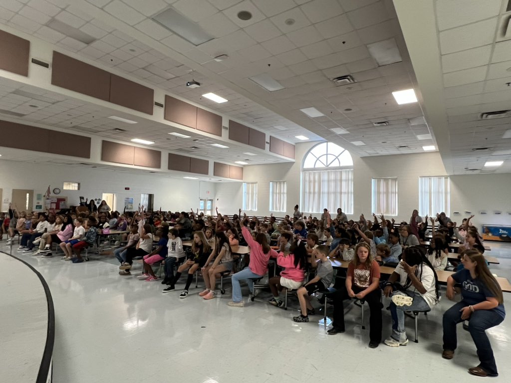 Sarah_H_Johnson's tweet photo. Our bright Knights completed town halls this morning going over everything NHE! #championsforkids @NHE_HCS @MickiFoster @AprilB20604 https://t.co/9k07X70ctb
