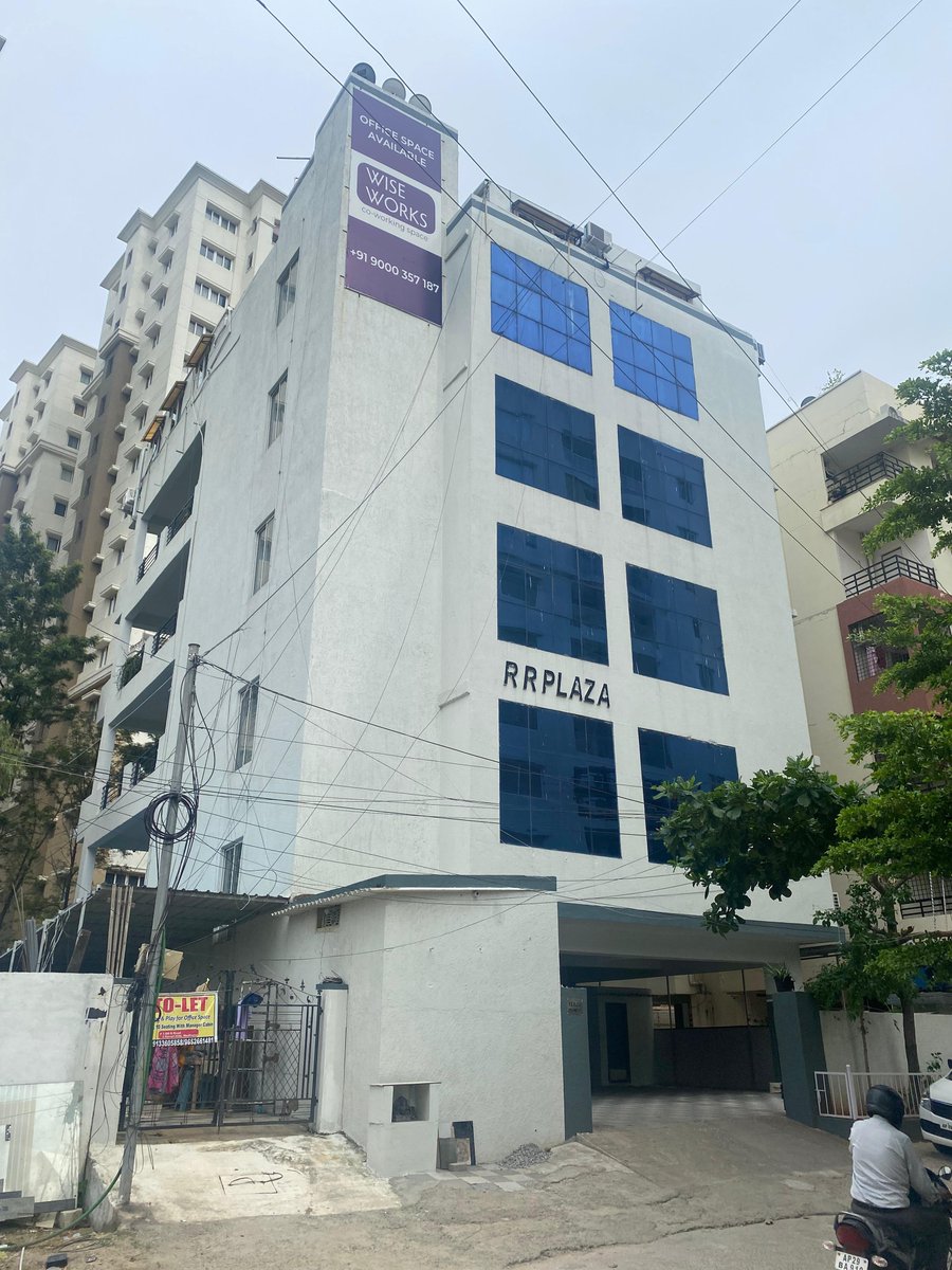 grievanceshyd's tweet photo. @TelanganaCS #Madhapur Unauthorised Floor, No Terrace, No Fire Safety, No Set Backs round the Building, Poor Construction, Weak Structure, Hazardous Oldest Weak Lift… Tenants unsafe… #LifeThreat #Danger ⚠️
👉 Constructed with max sand, minimum cement &amp; steel…@ZC_SLP @TV9Telugu @Tolivelugu https://t.co/JNq6rpcOfH