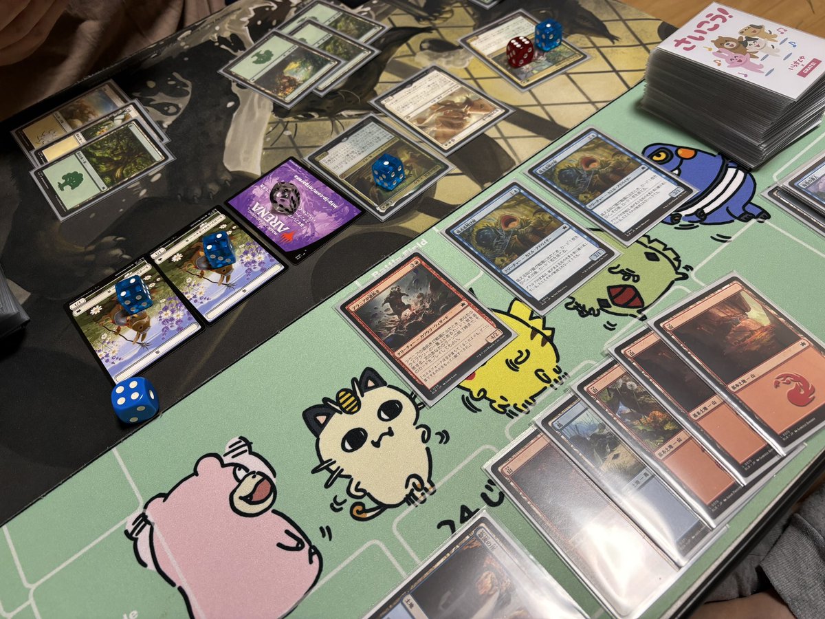 kaobure_tcg's tweet image. ブルームバロウ スターターセットでMTGデビューした嫁と対戦！
対戦後1パック、負けた方は追加1パックのルールで本気でやった結果･･･
0-2スタート🤣

緑白ウサギ、強すぎる！！

ブルームバロウ、家族で遊ぶのに最高のセットです☺️

 #MTG #BLB #MTG初心者