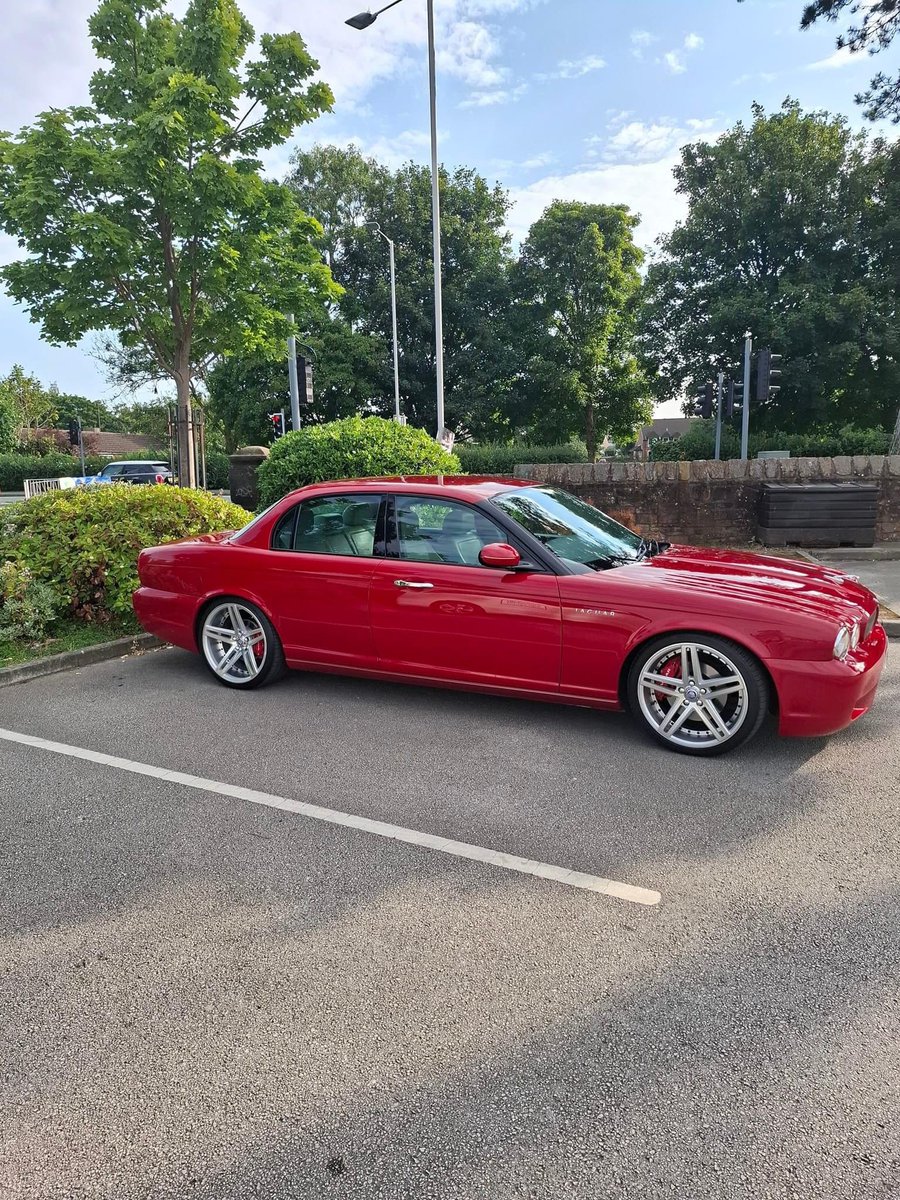 RikSed's tweet photo. Yeah, someone turned an X350 @Jaguar XJ into an XJ C! Spotted in Heswall (not by me).
@IanCallum
#Jaguar #ItsNotCaturday #XJ #XJC https://t.co/CdQQQr0XsZ