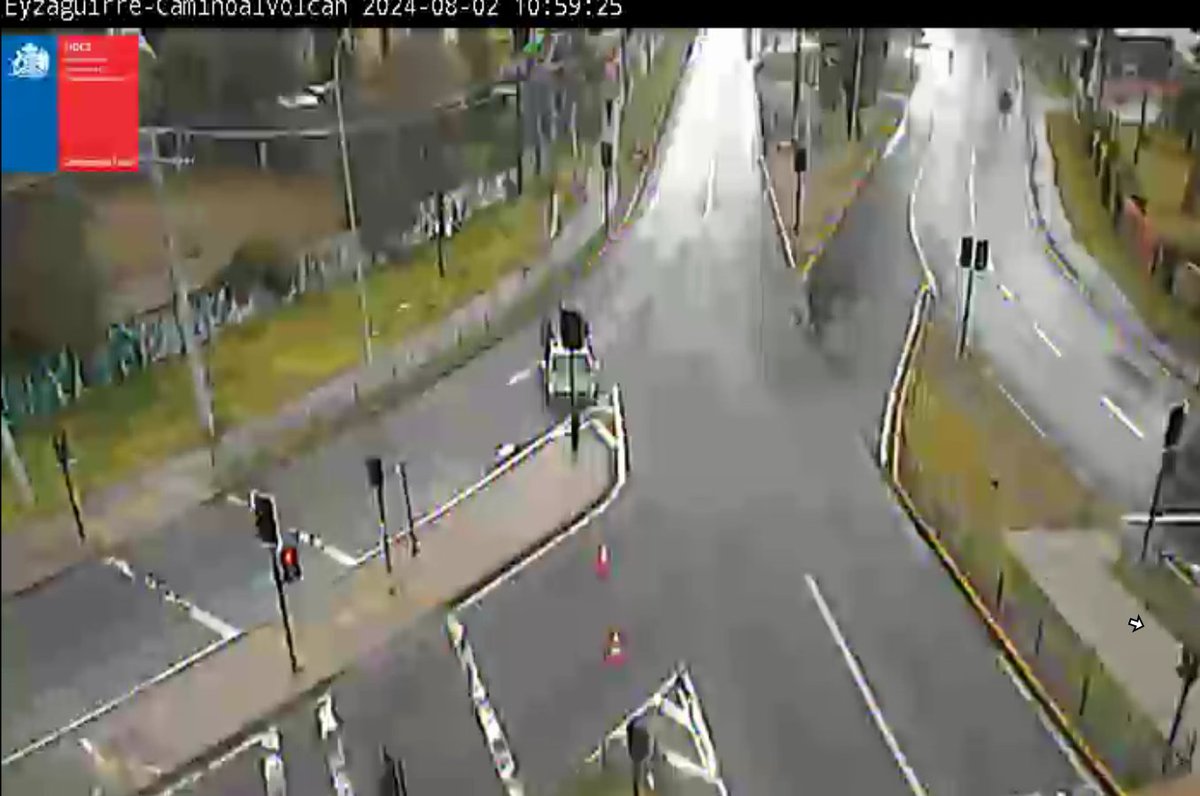 Ahora (11:03) tránsito SUSPENDIDO en Av. Eyzaguirre al poniente desde Camilo Henríquez/Las Vizcachas en #PuenteAlto, debido a una colisión de vehículos con resultado de persona gravemente lesionada. Peritaje en el lugar. Opte alternativa