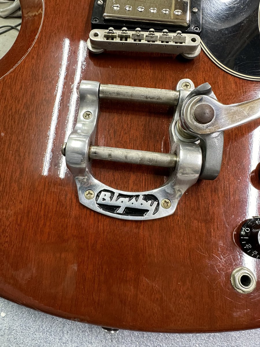 Gibson SG ビグスビーからストップテールピースに変更 穴埋め、穴あけ