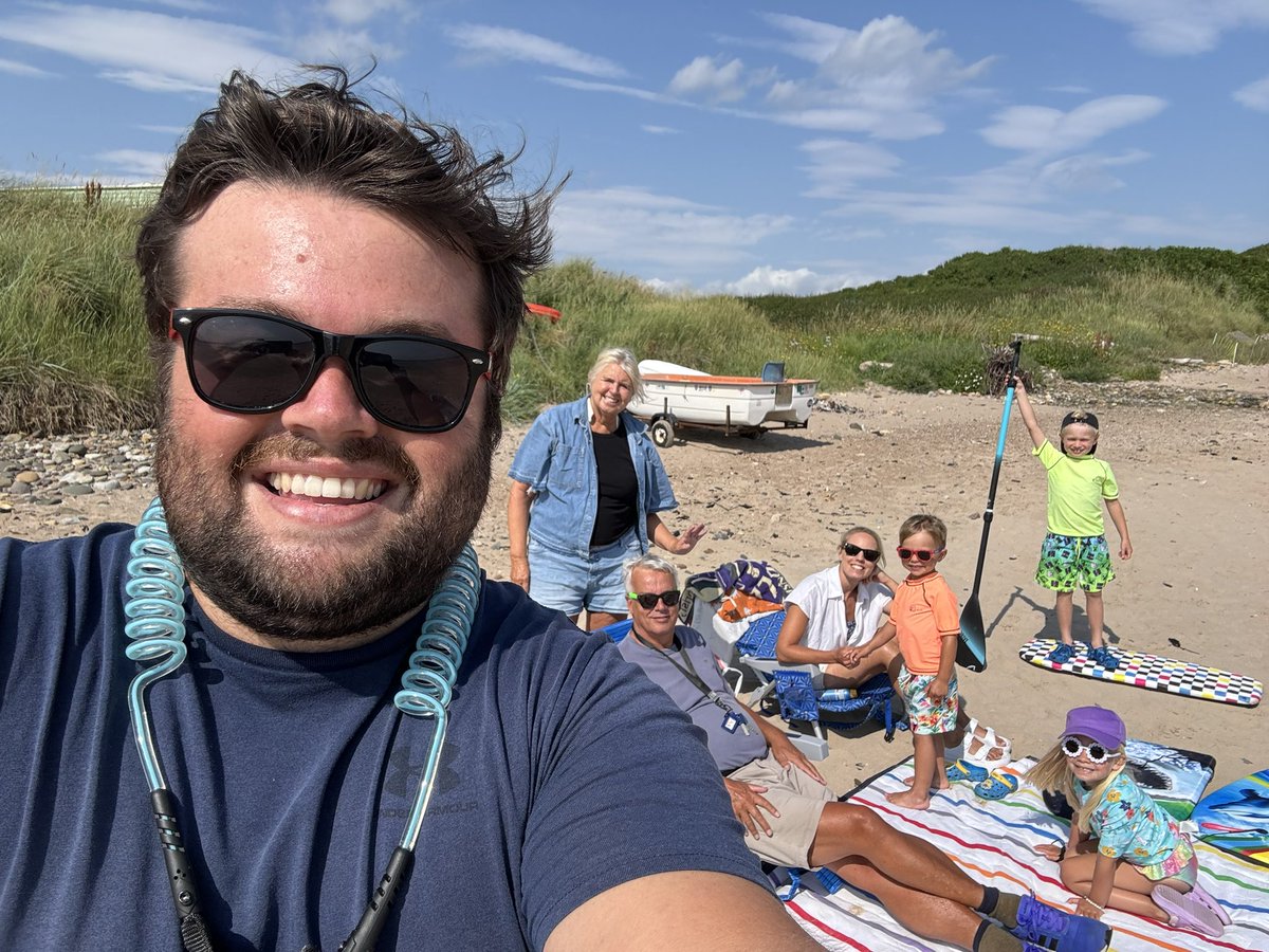 thejamesmoon's tweet photo. Beach+family+sun = great times #funcle https://t.co/T7P2jltvCk