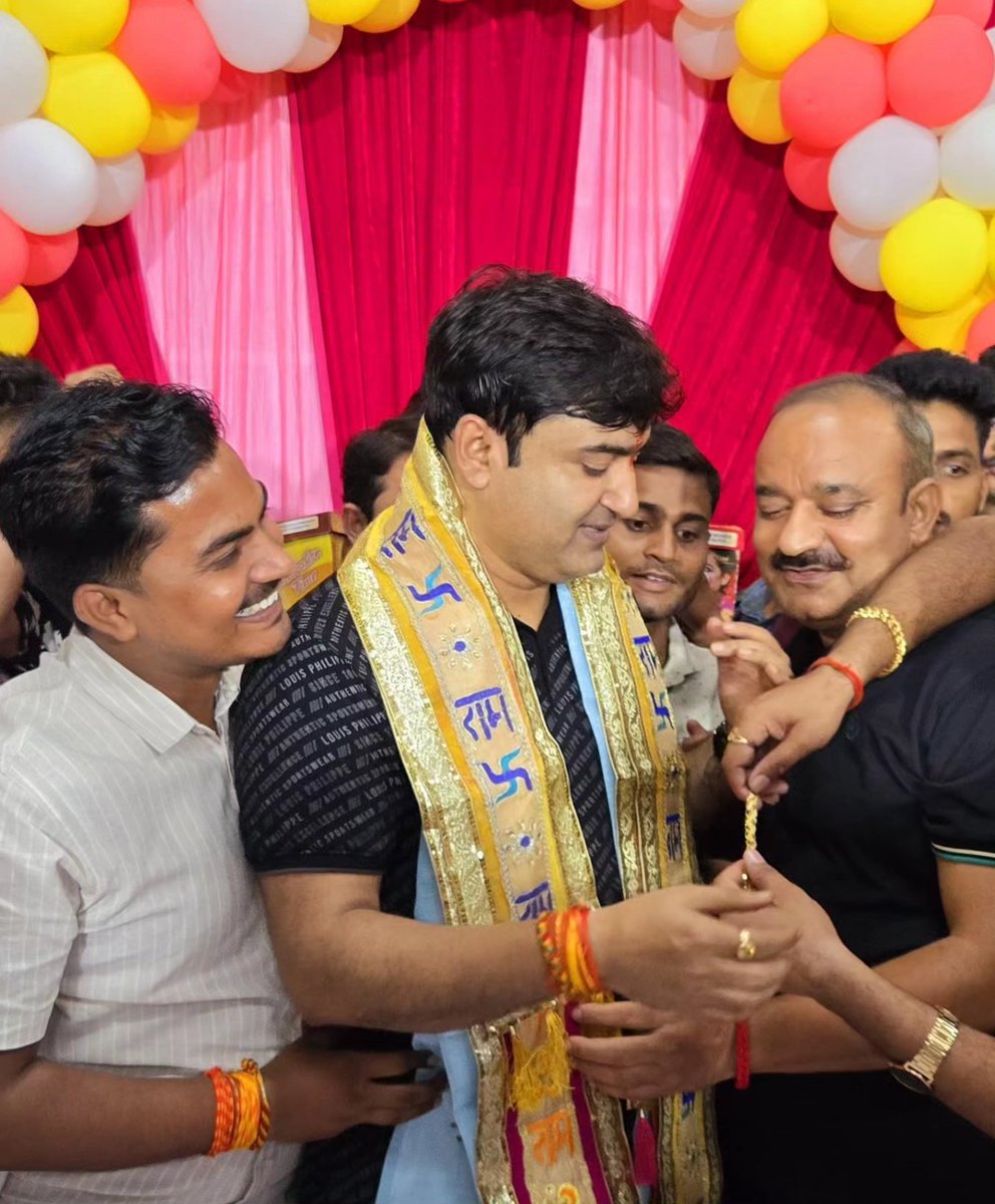 JANTA4jitendra's tweet photo. बड़े भाई Abhijeet Singh Sanga जी आप को जन्मदिन की हार्दिक शुभकामनाएँ 🚩🚩
@BJP4Abhijeet 
#birthdaywishes #birthday https://t.co/PqB9yvmzZb