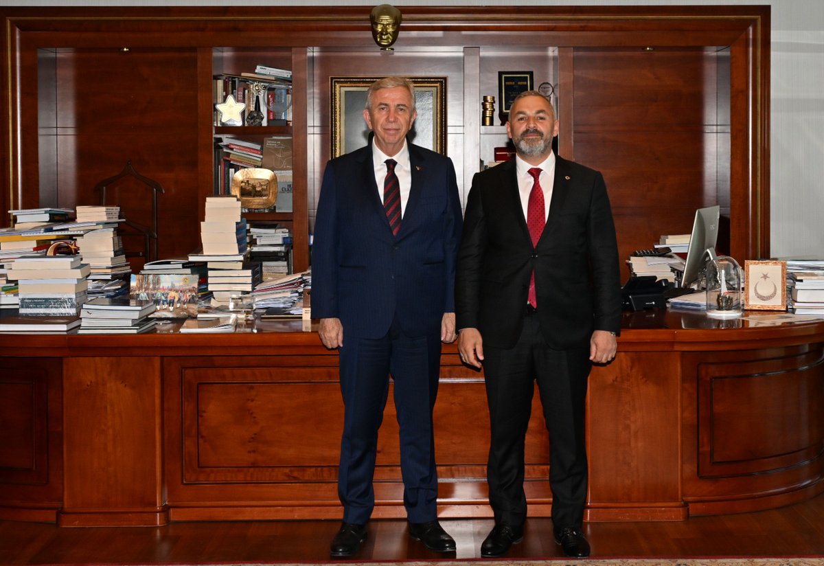 Ankara Büyükşehir Belediye Başkanımız Sn. Mansur Yavaş'ı makamında ziyaret ederek Arsin'imiz adına önemli ve değerli sohbetler gerçekleştirdik.

Sayın Başkanımıza nazik misafirperverliği ve değerli sohbetleri için teşekkür ediyorum.

<a href="/mansuryavas06/">Mansur Yavaş</a>