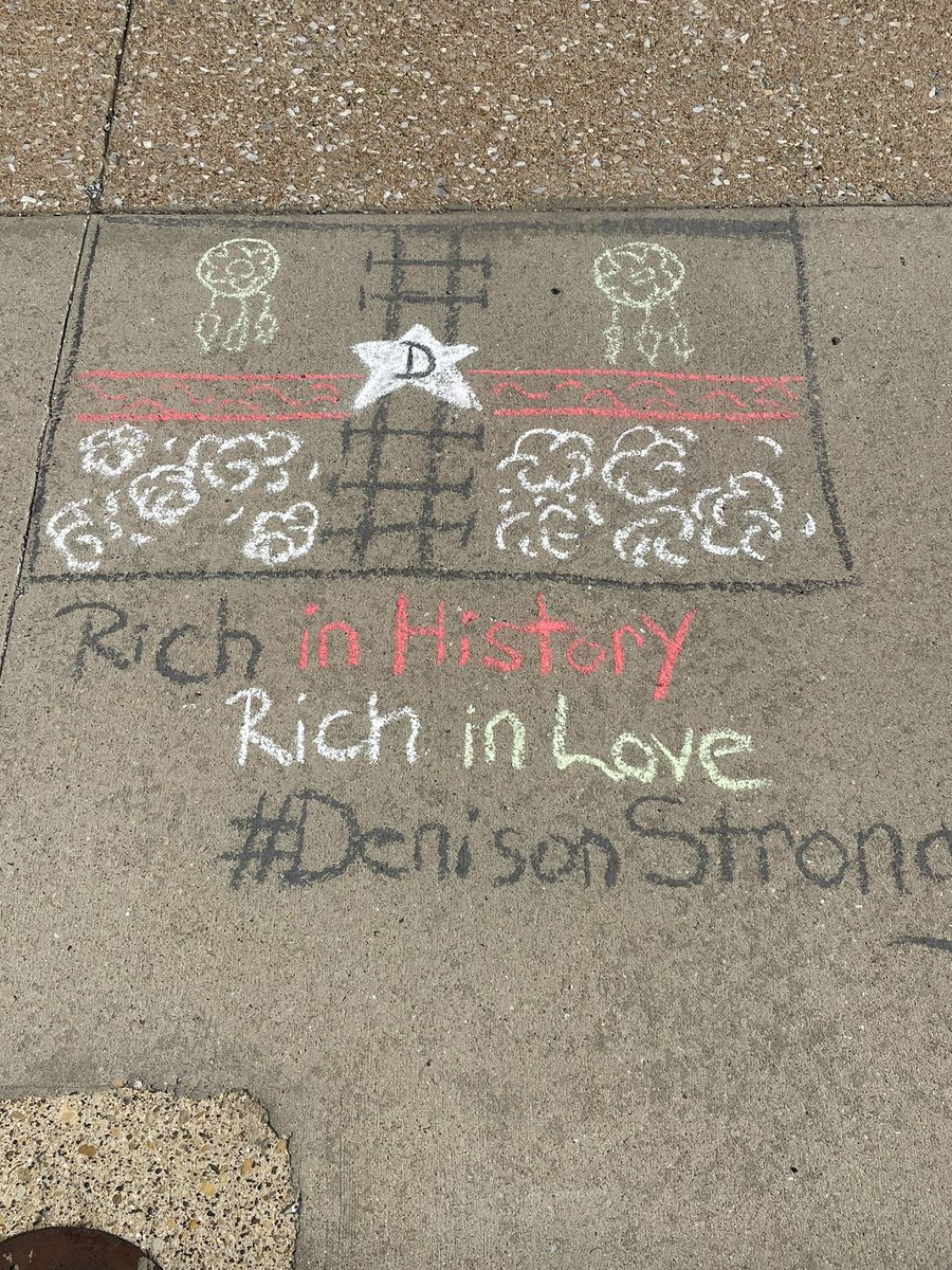 LLynn324's tweet photo. Rich in history, rich in love! 💚🖤♥️🤍#denisonstrong Lamar #leopards loves @DenisonChamber @DISDLearns @denisonisd @DISDDirector @lamarleadeb https://t.co/Vi0uyjSsk4